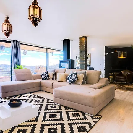 Lara's Dream Vacation In Luxury With Sea View, Surrounded By Nature