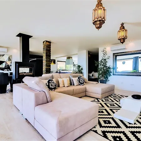 Lara's Dream Vacation In Luxury With Sea View, Surrounded By Nature Villa